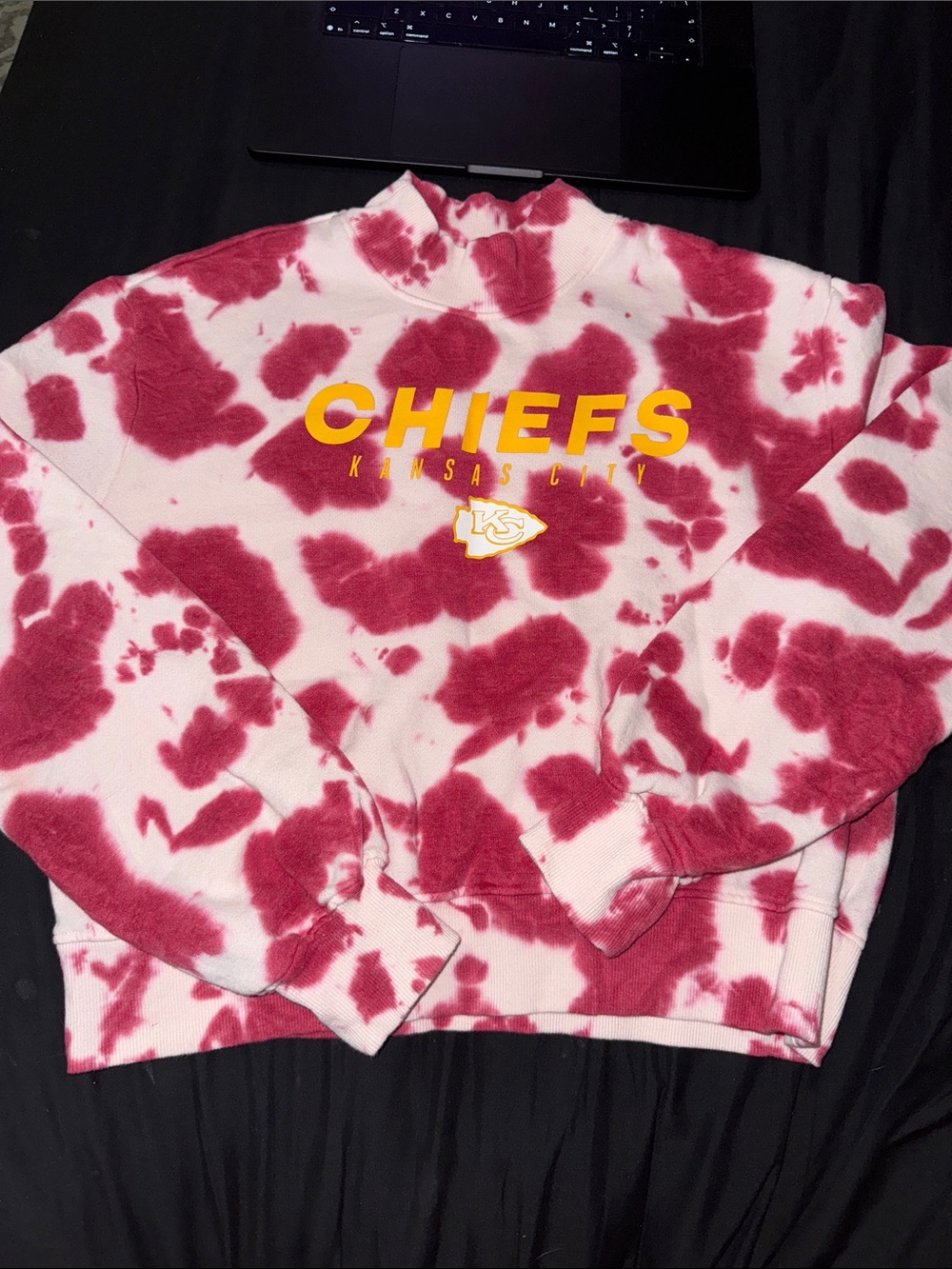 Junk Food Clothing Chiefs Tie-Dye Cowl Neck Sweatshirt in Red & White